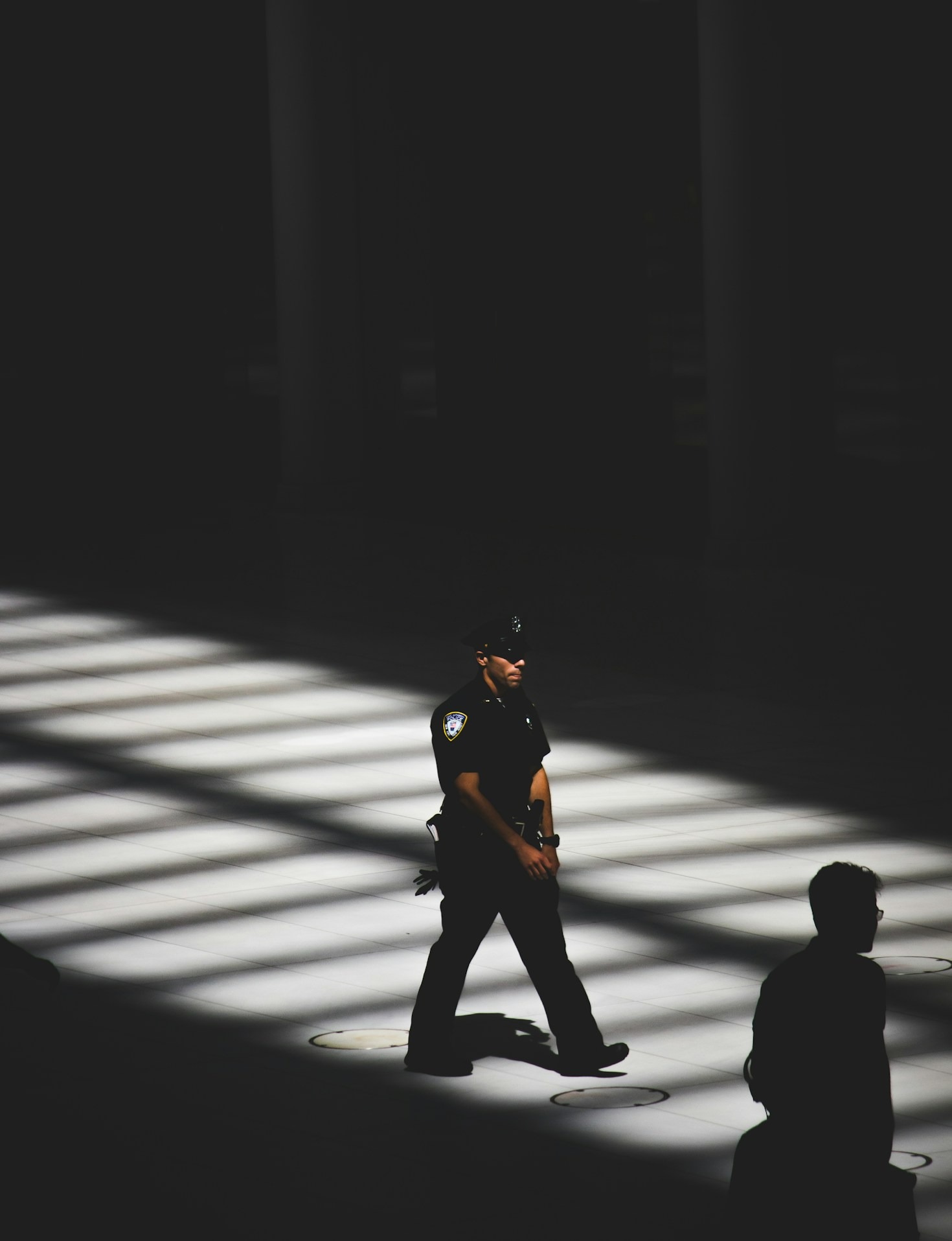 How Security Guards Enhance Workplace Safety